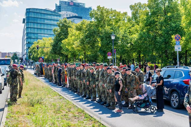 Berlin, 30.07.2026 Ein Gedenkmarsch für gefallene Bundeswehrsoldaten führt am Donnerstag durch Berlin. Die Tagesetappe verläuft von Kladow bis zum Reichstagsgebäude. Anschließend findet am Ehrenmal der Bundeswehr am Bendlerblock eine Gedenkveranstaltung statt. *** Berlin, July 30, 2026 A memorial march for fallen Bundeswehr soldiers will pass through Berlin on Thursday. The day s route runs from Kladow to the Reichstag building. A memorial ceremony will then take place at the Bundeswehr Memorial at the Bendlerblock.