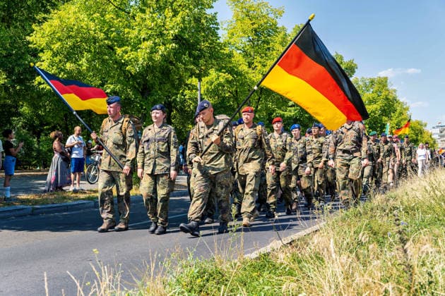 Berlin, 30.07.2026 Ein Gedenkmarsch für gefallene Bundeswehrsoldaten führt am Donnerstag durch Berlin. Die Tagesetappe verläuft von Kladow bis zum Reichstagsgebäude. Anschließend findet am Ehrenmal der Bundeswehr am Bendlerblock eine Gedenkveranstaltung statt. *** Berlin, July 30, 2026 A memorial march for fallen Bundeswehr soldiers will pass through Berlin on Thursday. The day s route runs from Kladow to the Reichstag building. A memorial ceremony will then take place at the Bundeswehr Memorial at the Bendlerblock.