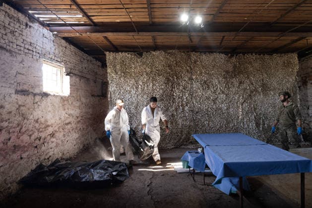 July 30, 2026, Kramatorsk, Donetsk Oblast, United Kingdom: Members of the Platsdarm body recovery team carry a body bag during an operation to recover the remains of a person killed amid the ongoing war in Donetsk region. Kramatorsk United Kingdom - ZUMAm350 20260730_zip_m350_005 Copyright: xCameronxJones-Manleyx