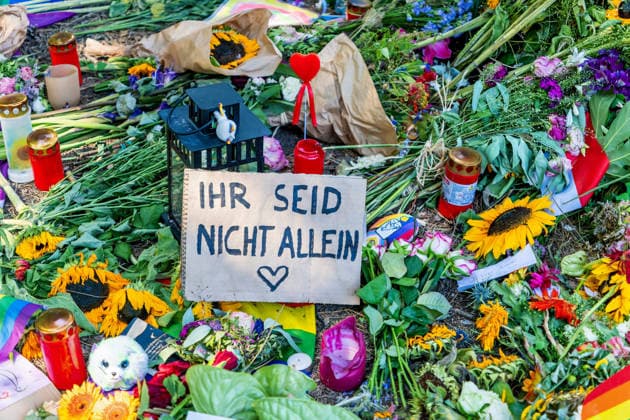 Berlin, 30.07.2026,Opfergedenken an den CSD Terroranschlag vom 25.07.26 im Großen Tiergarten *** Berlin, July 30, 2026: Memorial service for the victims of the CSD terrorist attack on July 25, 2026, in the Großer Tiergarten