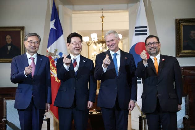 Santiago, July 30, 2026: The President of the Republic, Jose Antonio Kast, exchanges formal greetings during an official visit with his counterpart from the Republic of Korea, Lee Jae Myung. Dragomir Yankovic, Aton Chile, Santiago, Chile. Aton 1176583  Copyright: DRAGOMIRxYANKOVIC ATONxCHILE