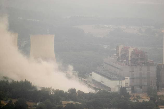 Demolition of the cooling towers at Endesa’s former thermal power plant in As Pontes, A Coruna Demolition of the cooling towers at Endesa’s former thermal power plant, as of July 30, 2026, in As Pontes, A Coruna, Galicia, Spain. The cooling towers of Endesa’s former thermal power plant—99 meters tall and 84 meters in diameter at the base—were demolished via a controlled blast. The operation is part of the plant’s decommissioning process, which began in 2024 following the permanent closure of the coal-fired power plant and authorization from the Ministry for Ecological Transition. JULY 30, 2026 As Pontes, A Coruna, Galicia As Pontes, A Coruna, Galicia, Spain  Copyright: xCarlosxCastrox 7695780