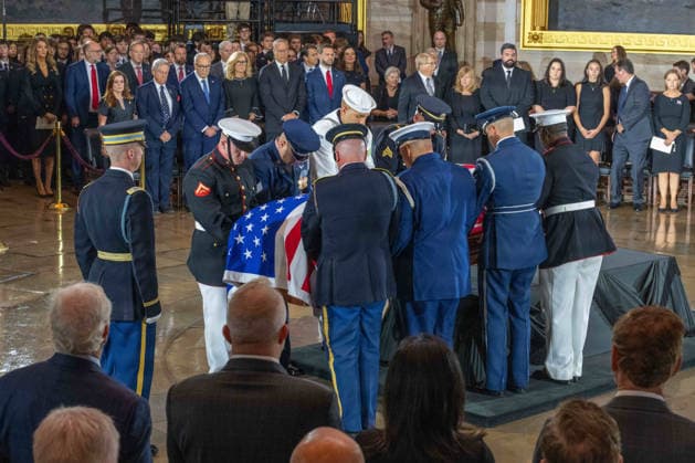July 30, 2026, Washington, Dc, United States: An armed forces honor guard carriers the flag-draped casket of senior U.S Senator Lindsey Graham, R-SC, to lay in state at the Capitol Rotunda of the U.S Capitol Building, July 28, 2026, in Washington, D.C. Washington United States - ZUMAp138 20260730_zaa_p138_033 Copyright: xChristopherxKaufmann UsxArmyx