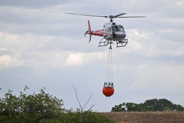 Heath fire breaks out in United Kingdom LEISTON, UNITED KINGDOM - JULY 30: Firefighters respond to a large wildfire and heath fire with helicopters at Dunwich Heath near Suffolk in Leiston, United Kingdom, on July 30, 2026. A major incident was declared after the blaze spread across approximately 100 hectares, prompting the evacuation of nearby areas. Rasid Necati Aslim Anadolu Leiston United Kingdom. Editorial use only. Please get in touch for any other usage.  Copyright: x2026xAnadoluxRasidxNecatixAslimx