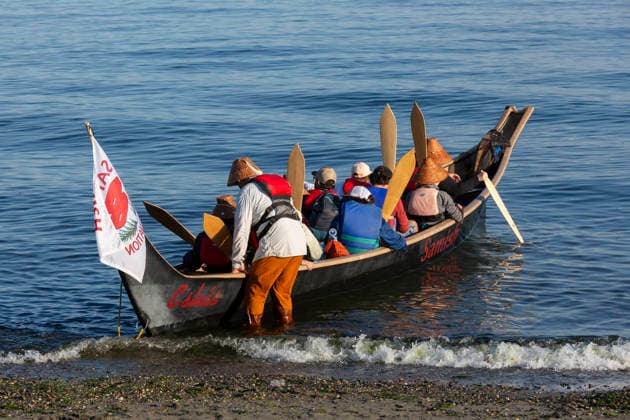 July 30, 2026, Seattle, Washington, USA: Members of the Samish Indian Nation launch their canoe from Alki Beach in Seattle on Thursday, July 30, 2026. Tribes participating in the Canoe Journey were hosted for the night by the Muckleshoot Tribe before arriving at their final destination at the Nisqually Medicine Creek Potlatch in Olympia, Washington. The annual journey includes Canoe Families from many native canoe cultures, including Native American tribes, First Nations peoples, Alaska Natives and other indigenous peoples worldwide. Seattle USA - ZUMAg235 20260730_zap_g235_033 Copyright: xPaulxChristianxGordonx