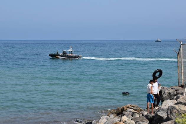 Hundreds of people are swimming across to Ceuta from Morocco, with a crowd waiting on the other side of the border. Several people are crossing the border on July 30, 2026, in Ceuta, Spain. Hundreds of people of Maghreb origin have crossed into Ceuta from Morocco throughout the morning, either by swimming or along the breakwater, and a crowd is waiting on the other side of the border to enter the autonomous city in the same way. Over the past week, more than 2,000 migrants have already done so. JULY 30, 2026 Europa Press 07 30 2026 Ceuta, Spain  Copyright: xEuropaxPressx 7695881
