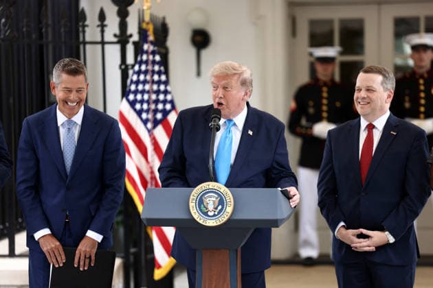 US President Trump makes an announcment on veterans eligiablity for the Freedom Haulers program US Secretary of Transport Sean Duffy (L) alongside Werner Enterprises President Nathan Meisgeier (R) as US President Donald Trump (C) announces a program to allow veterans to expedite a career in commercial trucking outside the White House in Washington, DC, USA, 30 July 2026. Known as the Freedom Haulers program, the initiative would allow any US veteran who drove heavy equipment to be automatically eligible for a commercial trucking license. WASHINGTON DC United States  Copyright: xPool ABACAx