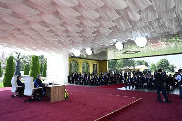 Kyrgyz President Japarov - Uzbek President Mirziyoyev meeting in Kyrgyzstan CHOLPON-ATA, KYRGYZSTAN - JULY 30: (----EDITORIAL USE ONLY - MANDATORY CREDIT - KYRGYZ PRESIDENCY HANDOUT - NO MARKETING NO ADVERTISING CAMPAIGNS - DISTRIBUTED AS A SERVICE TO CLIENTS----) Uzbek President Shavkat Mirziyoyev (2nd L) delivers a speech after receiving the Order of Manas, First Class, Kyrgyzstan s highest state award, from Kyrgyz President Sadyr Japarov (L) during a signing ceremony in Cholpon-Ata on the shores of Lake Issyk-Kul, Kyrgyzstan, on July 30, 2026. Kyrgyz Presidency Handout Anadolu Cholpon-ata Kyrgyzstan. Editorial use only. Please get in touch for any other usage.  Copyright: x2026xAnadoluxKyrgyzxPresidencyx xHandoutx