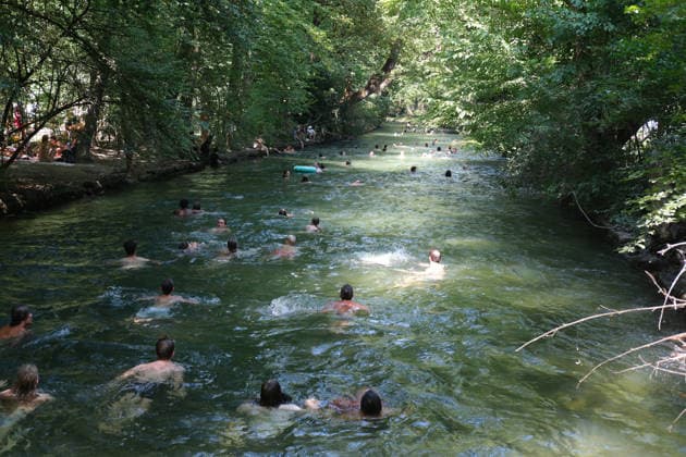 Munich residents ride trams in swimwear after cooling off in Eisbach, a summer routine in the city MUNICH, GERMANY - JULY 30: Crowds of people float down the Eisbach river at the Englischer Garten to cool off as record hot weather affects the city, in Munich, Germany, on July 30, 2026. Munich records its hottest July 30 since 1947. Merve Goettl Anadolu Munich Germany. Editorial use only. Please get in touch for any other usage.  Copyright: x2026xAnadoluxMervexGoettlx