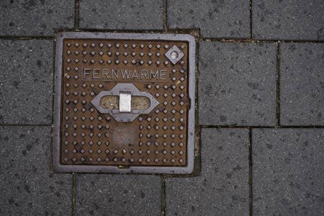 Fernwärme, Energie, Energietechnik, Schacht, Gully, Schwäbisch Hall, Hohenlohe, Deutschland District heating, energy, energy technology, Schacht, Gully, Schwäbisch Hall, Hohenlohe, Germany Copyright: imageBROKER ScholzxAndreas ibxsca18587149.jpg