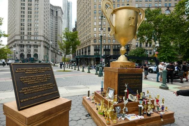 Iran War Participation Trophy Art in NYC New York, NY- July 29: A 10 foot Iran War Participation Trophy for the President of the USA in Manhattan Foley Square by Protest Art Group The Secret Handshake on July 30, 2026 Credit: Camara Porter AdMedia EDITORIAL USE ONLY  Copyright: xx Porter xAdMediax admphotosthree008857