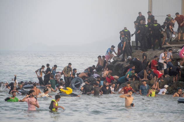 Hundreds of People Swim to Ceuta from Morocco Several people arrive in Spain from Morocco on July 30, 2026, in Ceuta, Spain Hundreds of people of Maghreb origin have crossed into Ceuta from Morocco throughout the day today, by swimming and along the breakwater. Over the past week, more than 2,000 migrants have already done so. JULY 30, 2026 MIGRATION MIGRANTS Ceuta Ceuta, Spain  Copyright: xMarcosxMorenox 7696142