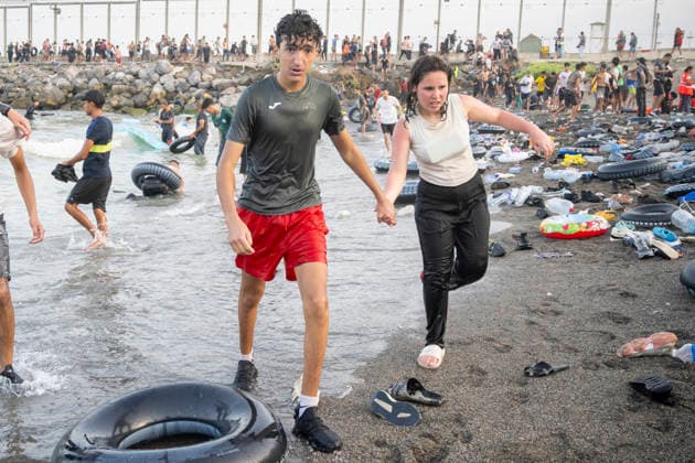 Hundreds of People Swim to Ceuta from Morocco Two young people arrive by swimming from Morocco on July 30, 2026, in Ceuta, Spain Hundreds of people of Maghreb origin have crossed into Ceuta from Morocco throughout the day today, swimming and via the breakwater. Over the past week, more than 2,000 migrants have already done so. JULY 30, 2026 MIGRATION MIGRANTS Ceuta Ceuta, Spain  Copyright: xMarcosxMorenox 7696148