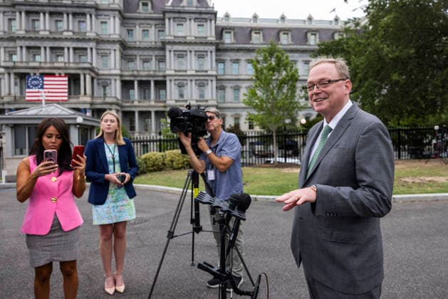 Economic Council Director Hasset speaks on lower-than-expected GDP numbers from White House Director of the US National Economic Council Kevin Hassett speaks to reporters about lower-than-expected gross domestic product (GDP) numbers released this morning outside the White House in Washington, DC, USA, 30 July 2026. In the second quarter of 2026, the US GDP slowed to an annualized rate of 1.5 percent. WASHINGTON DC United States  Copyright: xPool ABACAx