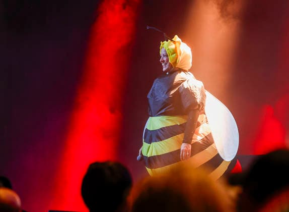 STOCKHOLM, SVERIGE 20260730 Shirley Clamp kommer ut som bi under Schlagerkvällen i Pride District i Slakthusomradet under Stockholm Pride 2026. STOCKHOLM SVERIGE x60160x *** STOCKHOLM, SWEDEN 20260730 Shirley Clamp comes out as bisexual during Schlager Night in the Pride District in the Slakthusomradet neighborhood during Stockholm Pride 2026 STOCKHOLM SWEDEN x60160x  Copyright: xStefanxJerrevang TTx PRIDE SCHLAGERKVÄLLEN G1bCSo6YUZw