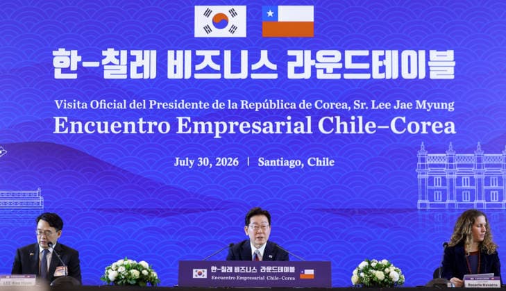 S. Korea-Chile business roundtable S. Korea-Chile business roundtable South Korean President Lee Jae Myung (C) speaks during a business roundtable meeting with South Korean and Chilean business leaders at a Santiago hotel on July 30, 2026. (Yonhap) 2026-07-31 09:34:27 < 1980-2026 YONHAPNEWS AGENCY. .> Ä¥·¹ Ä¥·¹ EDITORIAL USE ONLY  Copyright: xx PYH2026073105170031500 YonhapxNewsx yonphotos255119