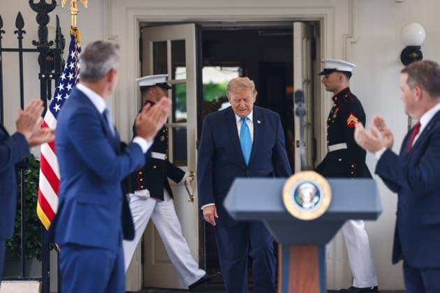 July 30, 2026, Washington, District Of Columbia, USA: US President Donald Trump prepares to announce a program to allow veterans to expedite a career in commercial trucking outside the White House in Washington, DC, USA, 30 July 2026. Known as the Freedom Haulers program, the initiative would allow any US veteran who drove heavy equipment to be automatically eligible for a commercial trucking license Washington USA  - ZUMAs152 20260730_faa_s152_015 Copyright: xJimxLoScalzox-xPoolxviaxCNPx