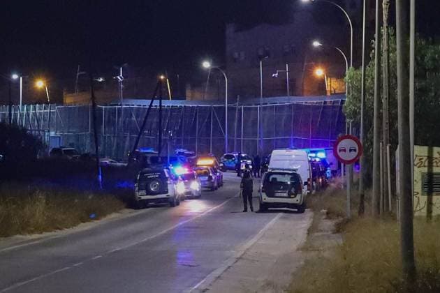 July 31, 2026, Melilla, Spain: MELILLA, Spain Ã¢â‚¬ July 31, 2026: Spanish security forces respond to a large-scale migrant crossing attempt along Melilla s border with Morocco after hundreds of migrants tried to enter the Spanish enclave through the Dique Sur, Barrio Chino, and the Beni-Enzar and Farhana border crossings. Authorities also reported attempted breaches of the border fence at Barrio Chino and Beni-Enzar, where riot-control measures were deployed. According to preliminary estimates, around 400 migrants reached Melilla by land and sea, while the Beni-Enzar border crossing was closed until further notice. The incident comes amid increased migratory pressure affecting the Spanish enclaves of Melilla and Ceuta. Melilla Spain  - ZUMAq101 20260731_zna_q101_001 Copyright: xMohaxBelkasenx