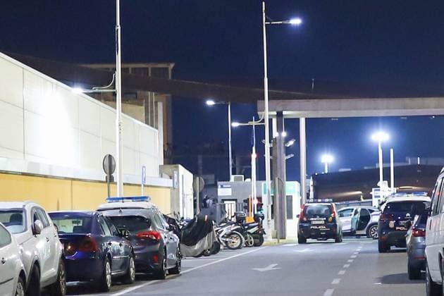 July 31, 2026, Melilla, Spain: MELILLA, Spain Ã¢â‚¬ July 31, 2026: Spanish security forces respond to a large-scale migrant crossing attempt along Melilla s border with Morocco after hundreds of migrants tried to enter the Spanish enclave through the Dique Sur, Barrio Chino, and the Beni-Enzar and Farhana border crossings. Authorities also reported attempted breaches of the border fence at Barrio Chino and Beni-Enzar, where riot-control measures were deployed. According to preliminary estimates, around 400 migrants reached Melilla by land and sea, while the Beni-Enzar border crossing was closed until further notice. The incident comes amid increased migratory pressure affecting the Spanish enclaves of Melilla and Ceuta. Melilla Spain  - ZUMAq101 20260731_zna_q101_004 Copyright: xMohaxBelkasenx