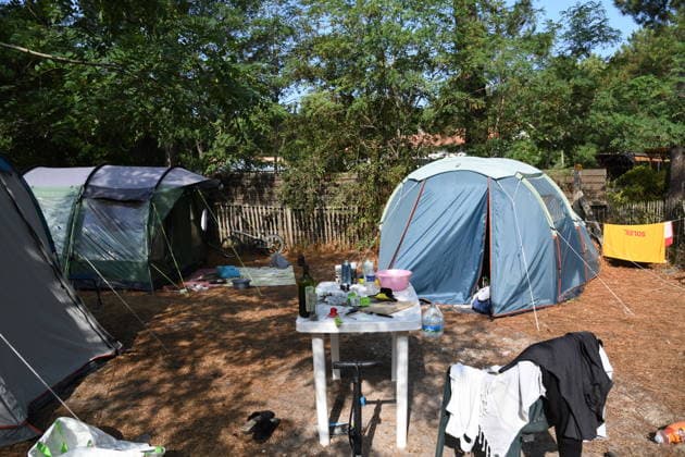 France continues wildfire battle as heat wave keeps Europe on alert BORDEAUX, FRANCE - JULY 30: An evacuated campsite stands empty near Bordeaux, France, on July 30, 2026, after campsites were evacuated and nearby beaches were cleared due to the wildfire threat. Firefighters continue battling flare-ups in the surrounding forest as efforts to contain the wildfire continue. Dragan Lekic Anadolu Bordeaux France. Editorial use only. Please get in touch for any other usage.  Copyright: x2026xAnadoluxDraganxLekicx