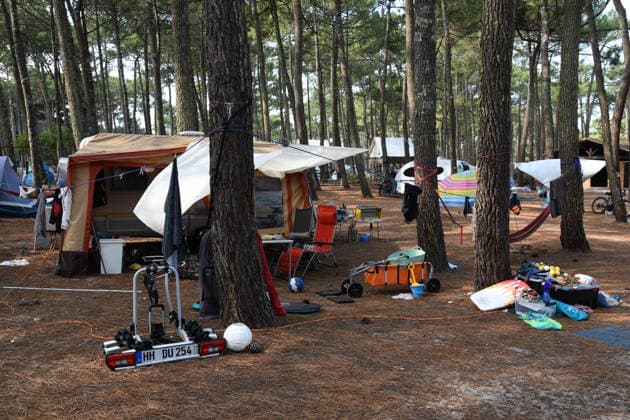 France continues wildfire battle as heat wave keeps Europe on alert BORDEAUX, FRANCE - JULY 30: An evacuated campsite stands empty near Bordeaux, France, on July 30, 2026, after campsites were evacuated and nearby beaches were cleared due to the wildfire threat. Firefighters continue battling flare-ups in the surrounding forest as efforts to contain the wildfire continue. Dragan Lekic Anadolu Bordeaux France. Editorial use only. Please get in touch for any other usage.  Copyright: x2026xAnadoluxDraganxLekicx