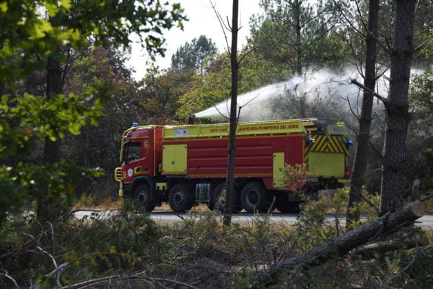 France continues wildfire battle as heat wave keeps Europe on alert BORDEAUX, FRANCE - JULY 30: Firefighters inspect and secure a wildfire-affected forest near Bordeaux, France, on July 30, 2026, as they continue operations to extinguish flare-ups and prevent the fire from reigniting. Fire crews remain deployed following the evacuation of nearby campsites and the closure of beaches due to the wildfire threat. Dragan Lekic Anadolu Bordeaux France. Editorial use only. Please get in touch for any other usage.  Copyright: x2026xAnadoluxDraganxLekicx