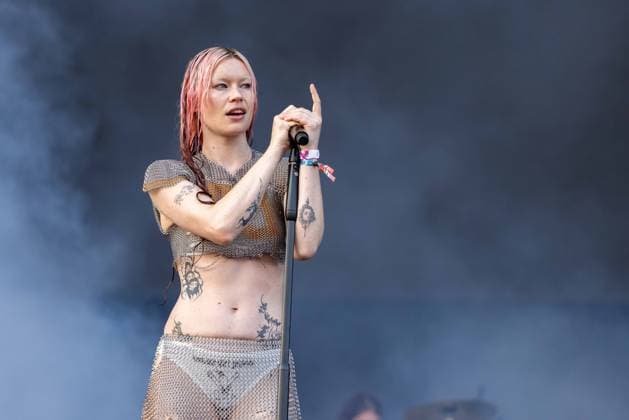 July 30, 2026, Chicago, Illinois, USA: RHIAN TEASDALE of Wet Leg during the Lollapalooza Music Festival at Grant Park in Chicago, Illinois Chicago USA  - ZUMAs135 20260730_zap_s135_061 Copyright: xDanielxDeSloverx