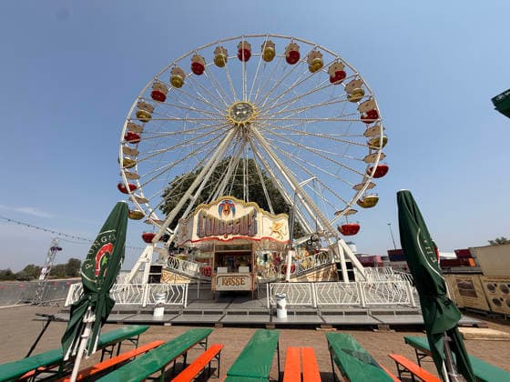 Riesenrad an der Hafenspitze beim Rheinischen Fischerfest in Gernsheim - Gernsheim 30.07.2026: 76. Rheinisches Fischerfest *** Ferris wheel at the tip of the harbor during the Rhenish Fishermen s Festival in Gernsheim Gernsheim July 30, 2026 76 Rhenish Fishermen s Festival