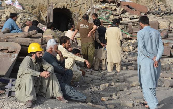 Pakistan coal mine collapse kills 2, traps 22, authorities say QUETTA, BALOCHISTAN, PAKISTAN - JULY 31: Rescue workers and local residents gather at the site of a coal mine explosion in the Sorange area, approximately 40 kilometers from Quetta, Balochistan, Pakistan, on July 31, 2026. Two miners were killed and 22 others remained trapped after a coal mine collapsed near Quetta in Pakistan s southwestern Balochistan province, provincial authorities said Thursday. Mazhar Chandio Anadolu Quetta Pakistan. Editorial use only. Please get in touch for any other usage.  Copyright: x2026xAnadoluxMazharxChandiox