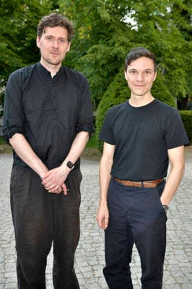 Sebastian Urzendowsky mit Gast bei der Premiere des Kinofilms Vaterland im Delphi-Filmpalast am Zoo. Berlin, 30.07.2026 *** Sebastian Urzendowsky with a guest at the premiere of the movie *Vaterland* at the Delphi Filmpalast am Zoo in Berlin, July 30, 2026 Foto:xM.xBehrensx xFuturexImagex vaterland_6709