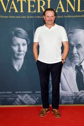 Devid Striesow bei der Premiere des Kinofilms Vaterland im Delphi-Filmpalast am Zoo. Berlin, 30.07.2026 *** Devid Striesow at the premiere of the movie *Vaterland* at the Delphi Filmpalast am Zoo in Berlin, July 30, 2026 Foto:xM.xBehrensx xFuturexImagex vaterland_6717