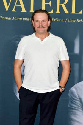 Devid Striesow bei der Premiere des Kinofilms Vaterland im Delphi-Filmpalast am Zoo. Berlin, 30.07.2026 *** Devid Striesow at the premiere of the movie *Vaterland* at the Delphi Filmpalast am Zoo in Berlin, July 30, 2026 Foto:xM.xBehrensx xFuturexImagex vaterland_6719