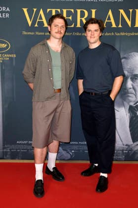 Enno Trebs und Theo Trebs bei der Premiere des Kinofilms Vaterland im Delphi-Filmpalast am Zoo. Berlin, 30.07.2026 *** Enno Trebs and Theo Trebs at the premiere of the movie *Vaterland* at the Delphi Filmpalast am Zoo in Berlin, July 30, 2026 Foto:xM.xBehrensx xFuturexImagex vaterland_6726