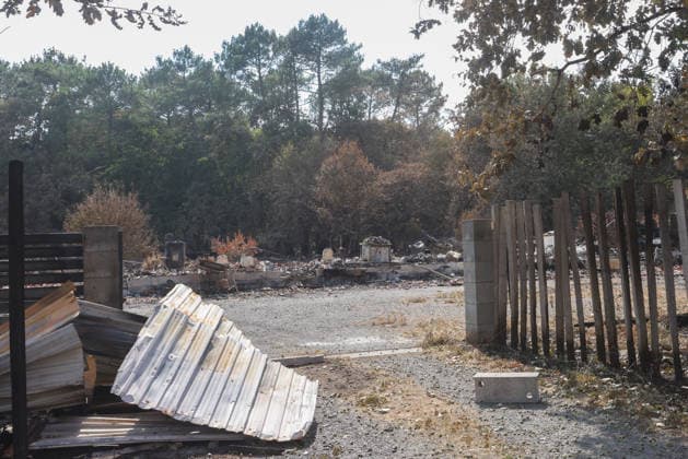 Fires in Gironde: One of the many homes destroyed on Avenue du Bassin d Arcachon in Le Porge, Gironde, on July 30, 2026. Jean Marc LHOMER Bestimage. Images of the damage caused by the fires ravaging the Gironde region of France.  Copyright: xJean-MarcxLhomerx xBestimagexJean-MarcxLhomerx xBestimagex