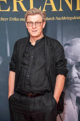 ABB VATERLAND- Henk Handloegten zu Gast auf dem roten Teppich bei der Berliner Kino Film Premiere des Filmes Vaterland im Delphi Kino Berlin den 30.07.2026 Berlin Deutschland *** ABB VATERLAND s Henk Handloegten made a guest appearance on the red carpet at the Berlin film premiere of *Vaterland* at the Delphi Kino Berlin on July 30, 2026, in Berlin, Germany