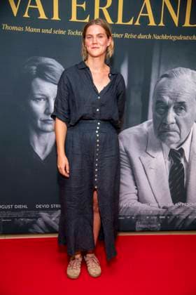 ABB VATERLAND- Nele Trebs zu Gast auf dem roten Teppich bei der Berliner Kino Film Premiere des Filmes Vaterland im Delphi Kino Berlin den 30.07.2026 Berlin Deutschland *** ABB VATERLAND: Nele Trebs makes a guest appearance on the red carpet at the Berlin film premiere of *Vaterland* at the Delphi Kino Berlin on July 30, 2026, in Berlin, Germany