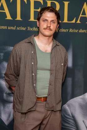 ABB VATERLAND- Enno Trebs zu Gast auf dem roten Teppich bei der Berliner Kino Film Premiere des Filmes Vaterland im Delphi Kino Berlin den 30.07.2026 Berlin Deutschland *** ABB VATERLAND: Enno Trebs appears on the red carpet at the Berlin film premiere of *Vaterland* at the Delphi Kino Berlin on July 30, 2026, in Berlin, Germany