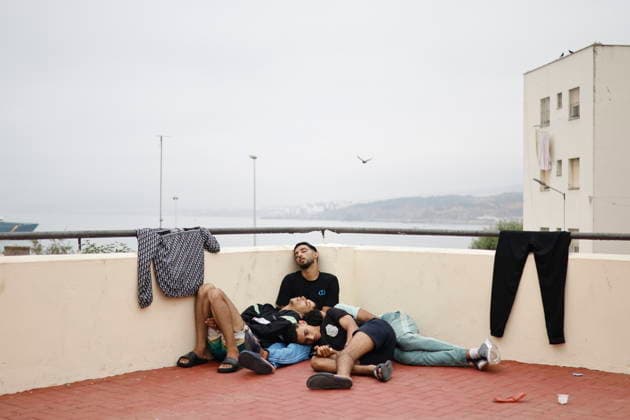Ceuta wakes up to a steady stream of people from Morocco and thousands of young people wandering the streets. Several migrants sleep wherever they can, on July 31, 2026, in Ceuta, Spain. The autonomous city of Ceuta awoke to a steady stream of people continuing to enter from Morocco early this morning, following a night in which the influx through the border area never ceased. Thousands of migrants have entered the autonomous city today by swimming and also on on foot, skirting the breakwater that separates the autonomous city from Morocco. Police sources specify that more than 20,000 people are believed to have entered Spain. JULY 31, 2026. Jesú, Ceuta, Ceuta, Spain  Copyright: xJesusxTorresx 7696740