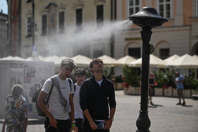 Heatwave in Poland KRAKOW, POLAND - JULY 31: People refresh themselfs by a water courtain due to high temperatures in Krakow, Poland on July 31, 2026. the Polish Institute of Meteorology and Water Management has issued orange heat warnings (the middle level on a three-tier scale) over parts of Poland as temperatures reach temperatures above 35 celcius degrees. Omar Marques Anadolu Krakow Poland. Editorial use only. Please get in touch for any other usage.  Copyright: x2026xAnadoluxOmarxMarquesx