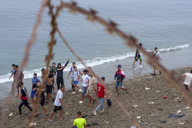 Moroccan forces block irregular migrants attempting to reach Ceuta FNIDEQ, MOROCCO - JULY 31: Irregular migrants move along a security fence topped with razor wire near the border with Ceuta as they attempt to reach the Spanish-administered territory, on July 31, 2026 in Fnideq, Morocco. Authorities blocked roads across the northern city and deployed additional security measures to prevent migrants from reaching Ceuta, the Spanish-administered territory in North Africa. Hicham Rachidi Anadolu Fnideq Fas. Editorial use only. Please get in touch for any other usage.  Copyright: x2026xAnadoluxHichamxRachidix