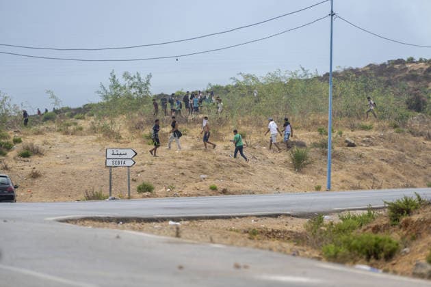 Moroccan forces block irregular migrants attempting to reach Ceuta FNIDEQ, MOROCCO - JULY 31: Moroccan security forces deploy near the northern city of Fnideq as thousands of irregular migrants attempt to reach the Spanish-administered territory, on July 31, 2026 in Fnideq, Morocco. Authorities blocked roads across the northern city and deployed additional security measures to prevent migrants from reaching Ceuta, the Spanish-administered territory in North Africa. Abu Adem Muhammed Anadolu Fnideq Morocco. Editorial use only. Please get in touch for any other usage.  Copyright: x2026xAnadoluxAbuxAdemxMuhammedx