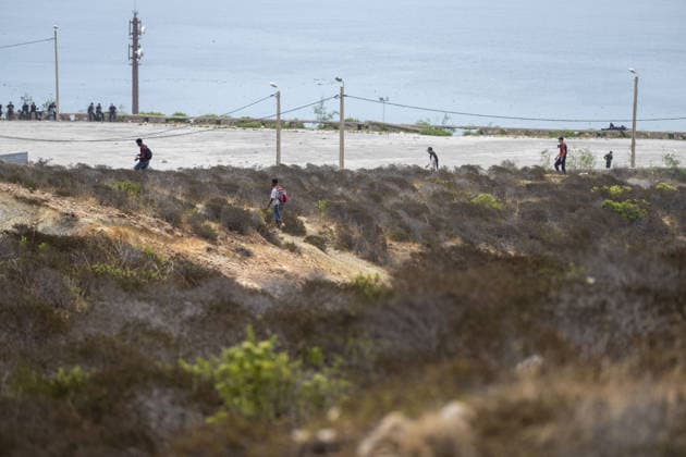 Moroccan forces block irregular migrants attempting to reach Ceuta FNIDEQ, MOROCCO - JULY 31: Moroccan security forces deploy near the northern city of Fnideq as thousands of irregular migrants attempt to reach the Spanish-administered territory, on July 31, 2026 in Fnideq, Morocco. Authorities blocked roads across the northern city and deployed additional security measures to prevent migrants from reaching Ceuta, the Spanish-administered territory in North Africa. Abu Adem Muhammed Anadolu Fnideq Morocco. Editorial use only. Please get in touch for any other usage.  Copyright: x2026xAnadoluxAbuxAdemxMuhammedx