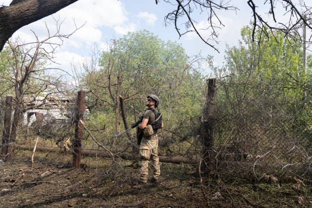 July 31, 2026, Kramatorsk, Donetsk Oblast, Ukraine: Emergency services tackle an air strike by Russian forces on a residential area in Kramatorsk, Donetsk Oblast, Ukraine. Kramatorsk Ukraine  - ZUMAm350 20260731_zip_m350_009 Copyright: xCameronxJones-Manleyx