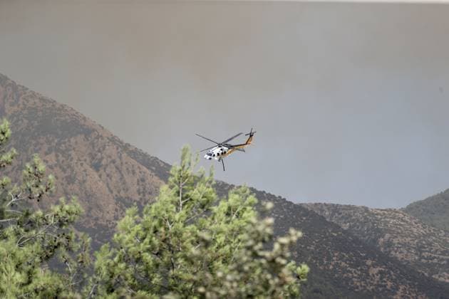 Firefighting efforts continue in Turkiye s Fethiye MUGLA, TURKIYE - JULY 31: A helicopter carries water to extinguish fire as smoke from the fire area fills the sky while firefighters and Turkish General Directorate of Forestry teams continue their efforts by air and land to extinguish the fire that broke out in the forest area in Fethiye district of Mugla, Turkiye on July 31, 2026. Ali Riza Akkir Anadolu Mugla Turkey. Editorial use only. Please get in touch for any other usage.  Copyright: x2026xAnadoluxAlixRizaxAkkirx