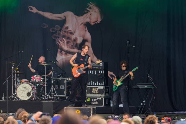 Green Juice Festival 2026 - HEISSKALT Mathias BLOECH (Gesang, Gitarre) - Die Stuttgarter Alternative Rock Band Heisskalt beim Open Air Live Auftritt auf der Mainstage beim Green Juice Festival im Park Neu-Vilich in Bonn Bonn Neu-Vilich Nordrhein-Westfalen Deutschland *** Green Juice Festival 2026 HEISSKALT Mathias BLOECH Vocals, Guitar The Stuttgart-based alternative rock band Heisskalt performing live outdoors on the main stage at the Green Juice Festival in Park Neu Vilich in Bonn, Bonn Neu Vilich, North Rhine-Westphalia, Germany Copyright: xMarcxJohnx