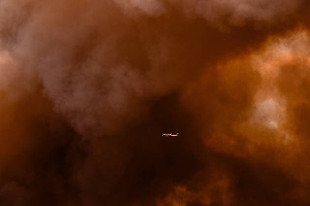 News Bilder des Tages Wildfires in France - The Gros Bessillon Fire Reignited The Gros Bessillon wildfire in the Var region reignited today west of Correns, France, on July 31, 2026. Photo by Laurent Coust ABACAPRESS.com Correns France  Copyright: xCoustxLaurent ABACAx