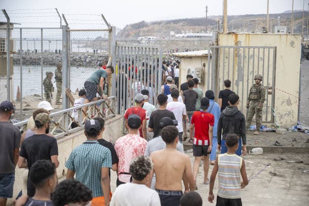 Hundreds of migrants reach Spain s Ceuta after swimming from Morocco CEUTA, SPAIN - JULY 31: Hundreds of migrants attempt to swim from Morocco to the Spanish city of Ceuta in North Africa, while the number of arrivals exceeded 1,500 in just over a week, according to local news, in Ceuta, Spain on July 31, 2026. Marcos Moreno Anadolu Ceuta Spain. Editorial use only. Please get in touch for any other usage.  Copyright: x2026xAnadoluxMarcosxMorenox