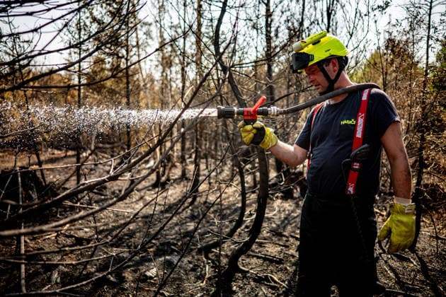 Forest fire extinguishing in the Czech Republic VETRKOVICE, CZECH REPUBLIC - JULY 31: Czech firefighters extinguish a forest and field fire covering an area of ??27 hectares in Vetrkovice (Moravian-Silesian Region), Czech Republic on July 31, 2026. According to a fire department spokesperson, 13 firefighting units are responding. Firefighters are also continuously monitoring the situation using drones, which provide an overview of the fire s development and help manage firefighting efforts. Work will continue into the next night. Lukas Kabon Anadolu Vetrkovice Czech Republic. Editorial use only. Please get in touch for any other usage.  Copyright: x2026xAnadoluxLukasxKabonx