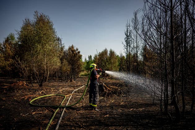 Forest fire extinguishing in the Czech Republic VETRKOVICE, CZECH REPUBLIC - JULY 31: Czech firefighters extinguish a forest and field fire covering an area of ??27 hectares in Vetrkovice (Moravian-Silesian Region), Czech Republic on July 31, 2026. According to a fire department spokesperson, 13 firefighting units are responding. Firefighters are also continuously monitoring the situation using drones, which provide an overview of the fire s development and help manage firefighting efforts. Work will continue into the next night. Lukas Kabon Anadolu Vetrkovice Czech Republic. Editorial use only. Please get in touch for any other usage.  Copyright: x2026xAnadoluxLukasxKabonx