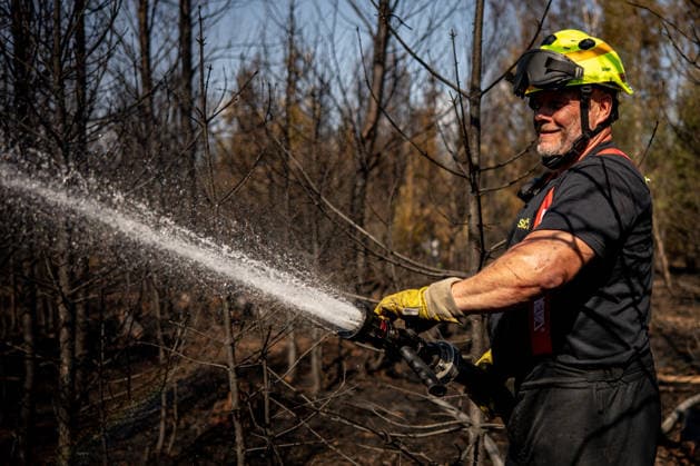 Forest fire extinguishing in the Czech Republic VETRKOVICE, CZECH REPUBLIC - JULY 31: Czech firefighters extinguish a forest and field fire covering an area of ??27 hectares in Vetrkovice (Moravian-Silesian Region), Czech Republic on July 31, 2026. According to a fire department spokesperson, 13 firefighting units are responding. Firefighters are also continuously monitoring the situation using drones, which provide an overview of the fire s development and help manage firefighting efforts. Work will continue into the next night. Lukas Kabon Anadolu Vetrkovice Czech Republic. Editorial use only. Please get in touch for any other usage.  Copyright: x2026xAnadoluxLukasxKabonx